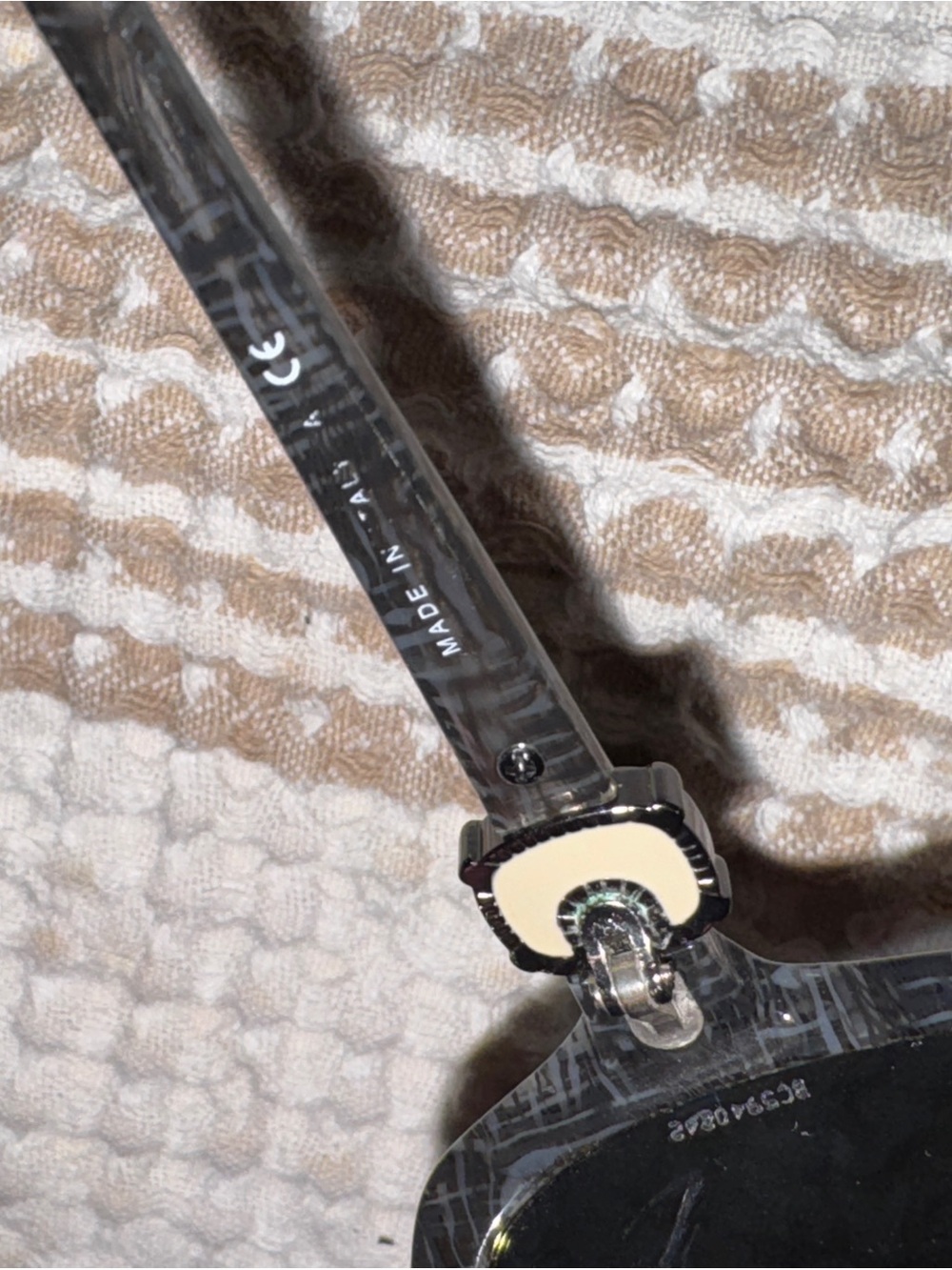 CHANEL Black Sunglasses with Yellow CC Medallion tweed - Picture 8 of 8